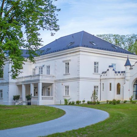 Dvorac Jankovic Bed & Breakfast Suhopolje Ngoại thất bức ảnh