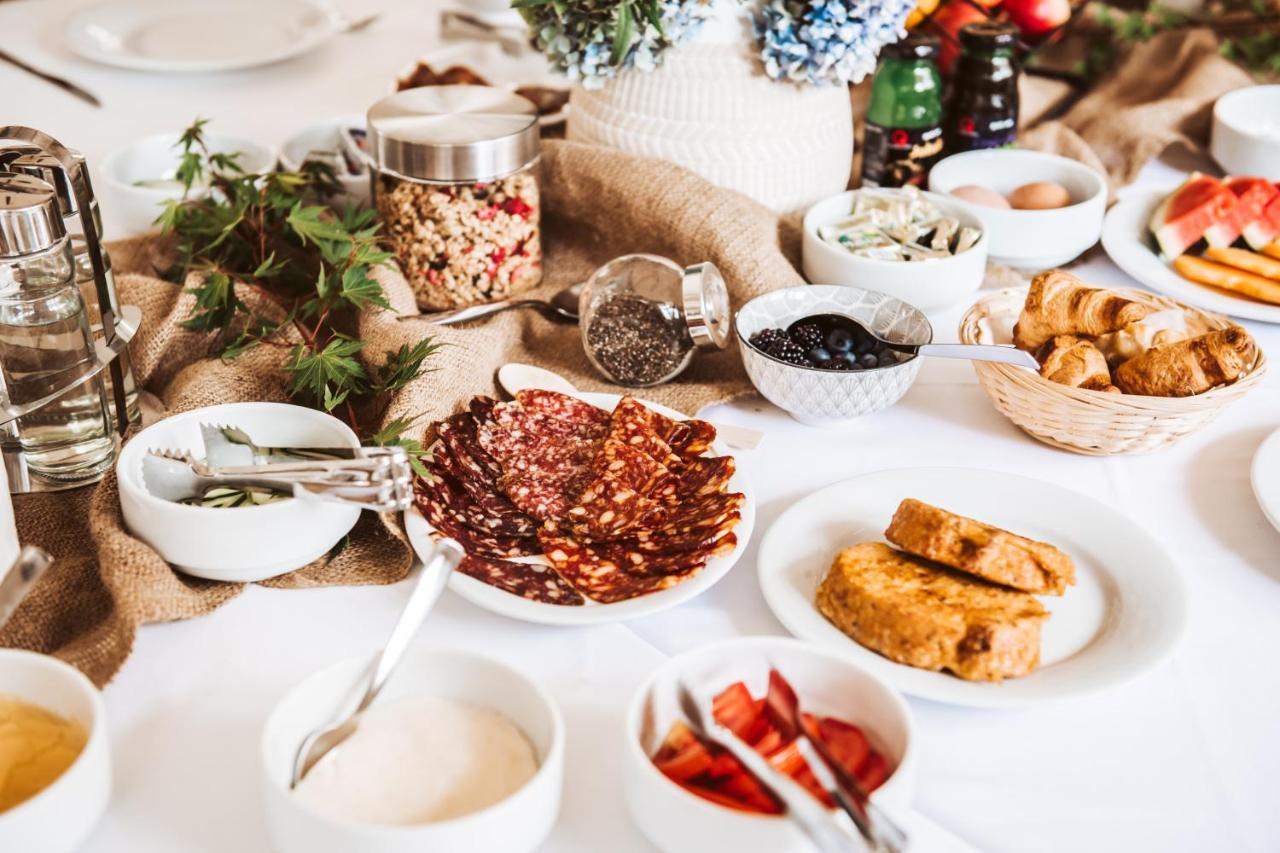 Dvorac Jankovic Bed & Breakfast Suhopolje Ngoại thất bức ảnh